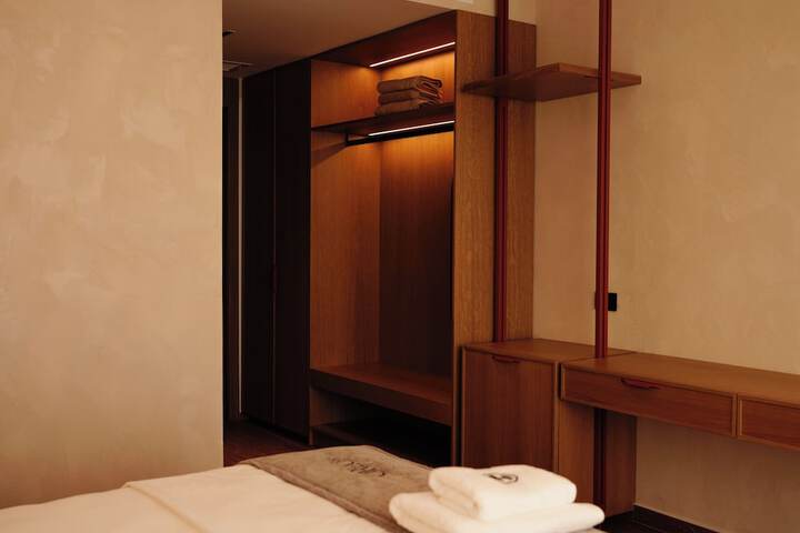 Room 4 of 37