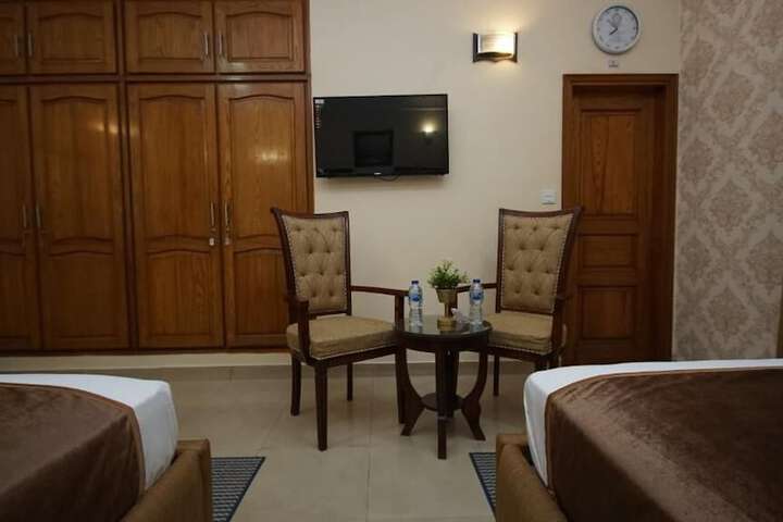 Room 27 of 48