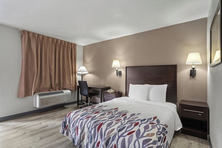 ADA Accessible Queen Bed (10 of 13)