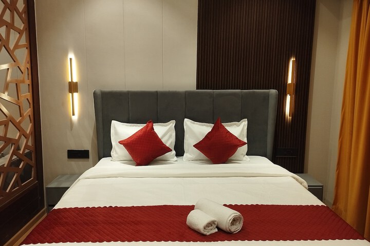 Room 2 of 16