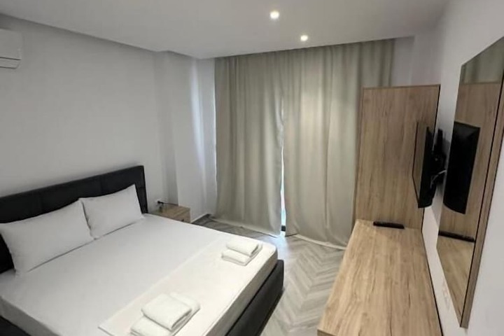 Room 10 of 96