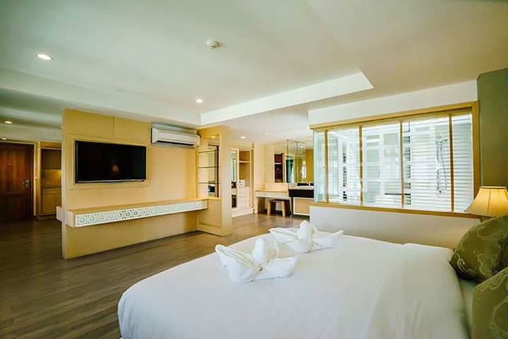 Room 43 of 91