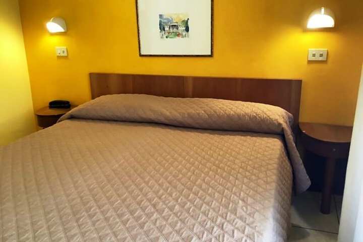 Room 6 of 73