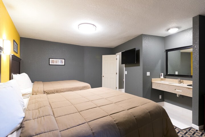 Room 8 of 30