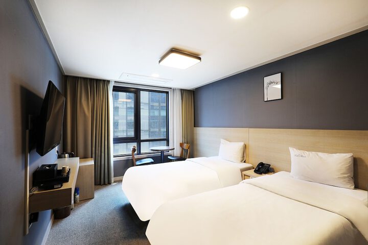 Room 26 of 62