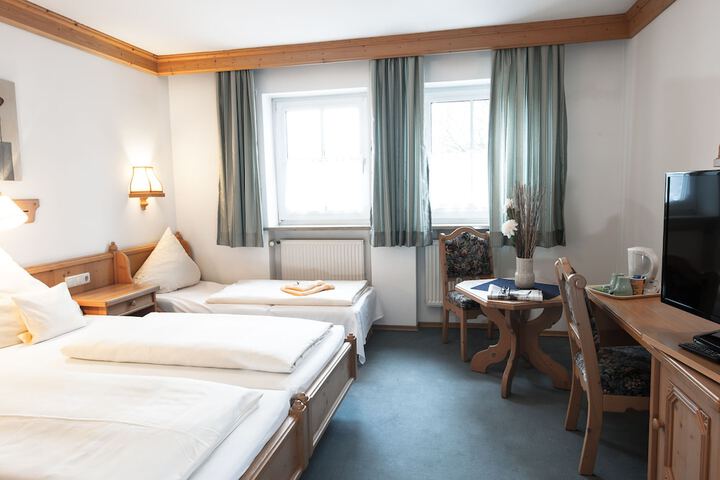 Room 6 of 14