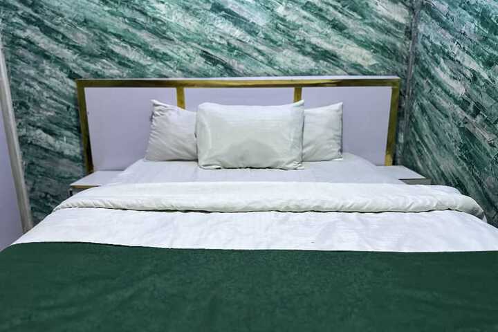 Room 6 of 15