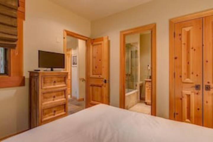 Room 32 of 34