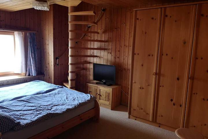 Room 11 of 40