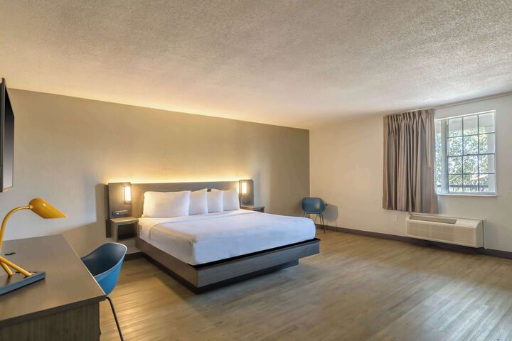 1 King Bed Suite (11 of 13)