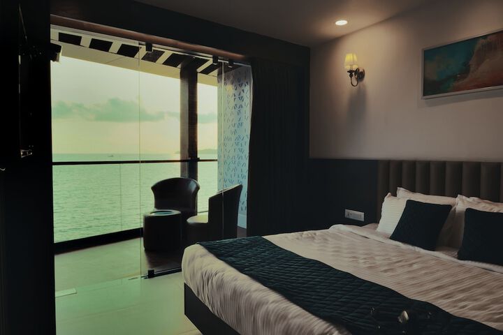 Room 3 of 33