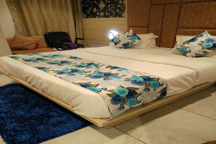 Room 17 of 29