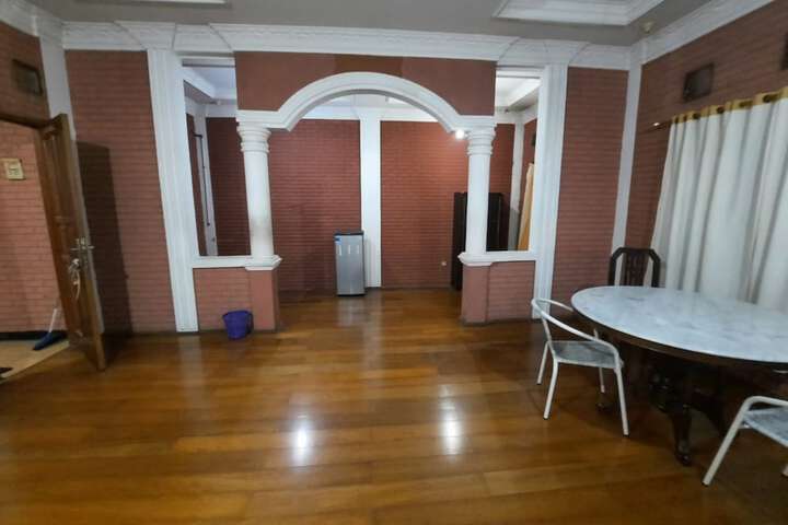 Room 12 of 34