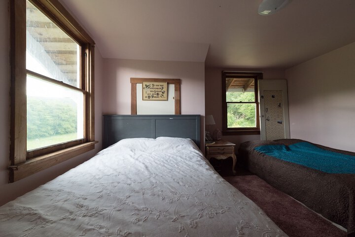 Room 5 of 61