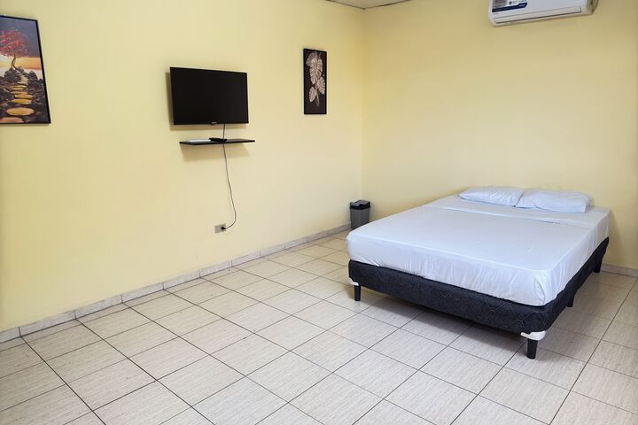 Room 2 of 28