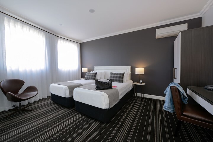 Room 16 of 103