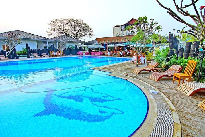 Pool 40 of 79