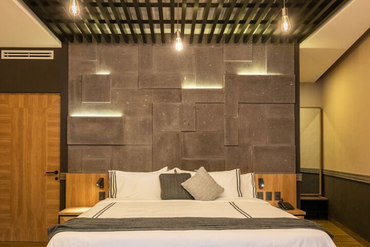 Room 4 of 28