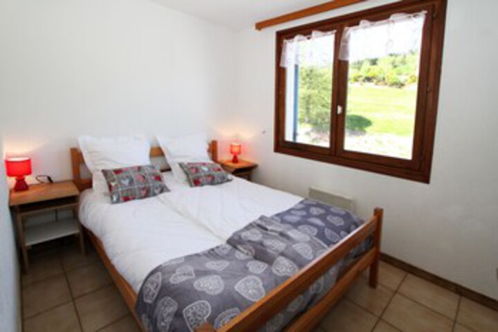 Room 7 of 9