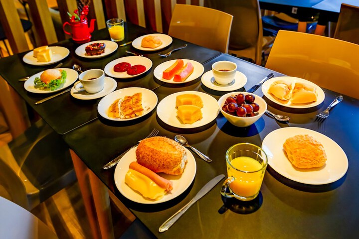 Breakfast/Coffee Service 13 of 16