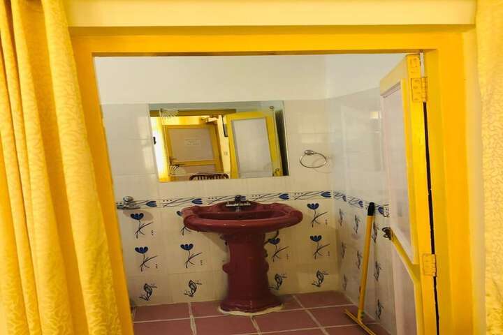 Room 24 of 53