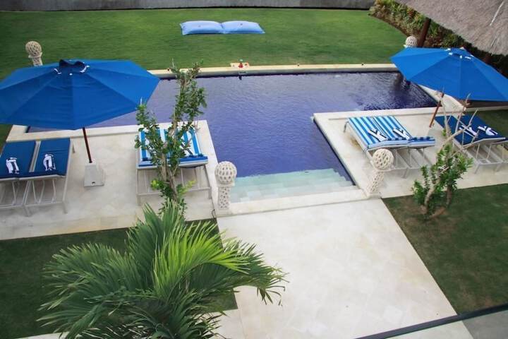 Hotel Pool