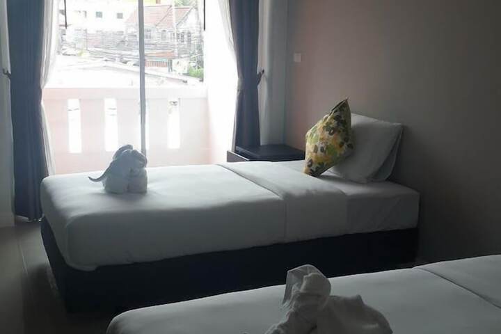 Room 10 of 38