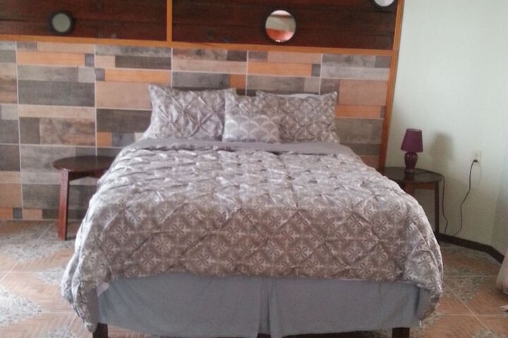 Room 18 of 108