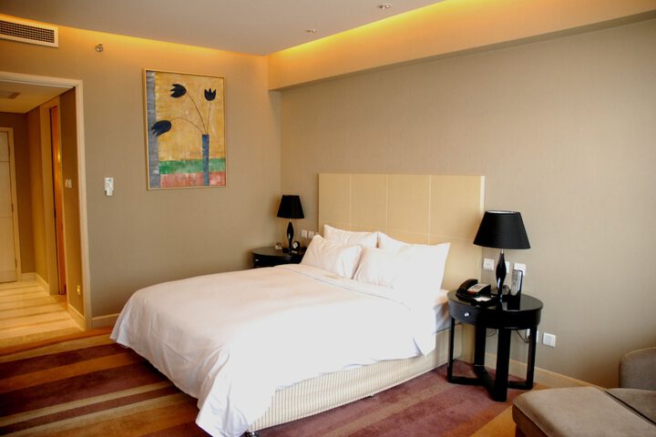 Room 10 of 35