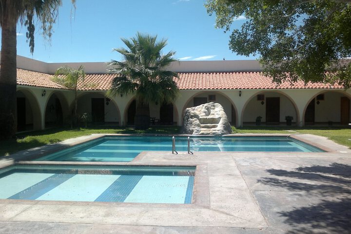 Hotel Pool