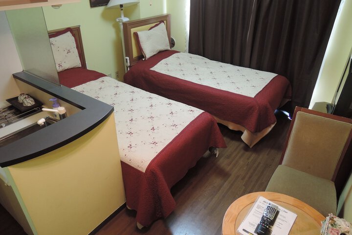 Room 25 of 100