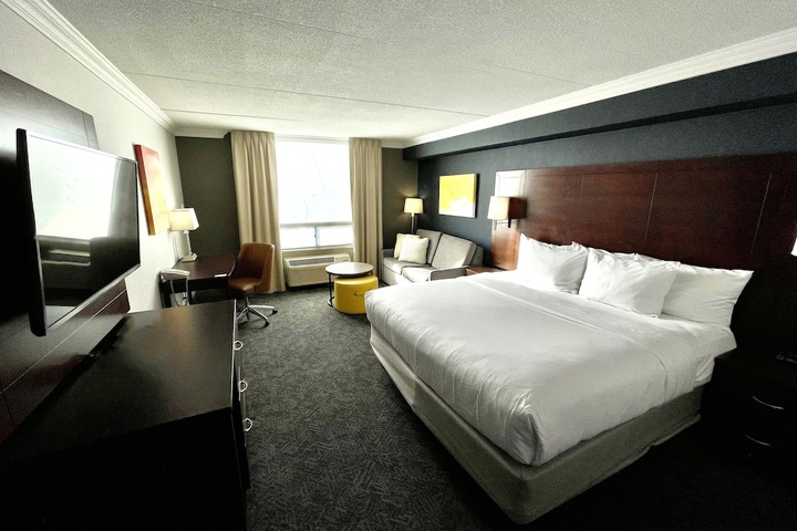 Room 6 of 51