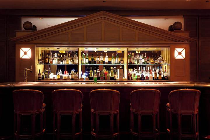 Lounge 138 of 183