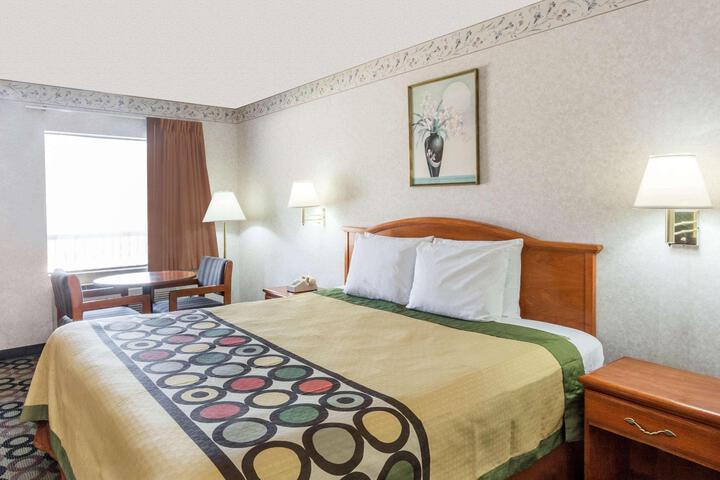1 King Bed (5 of 9)