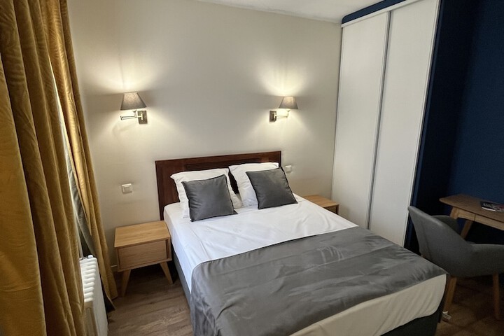 Room 11 of 50