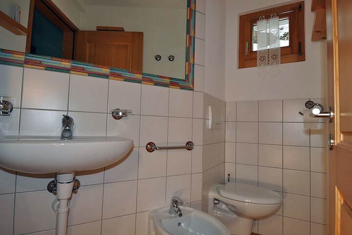 Room 12 of 19