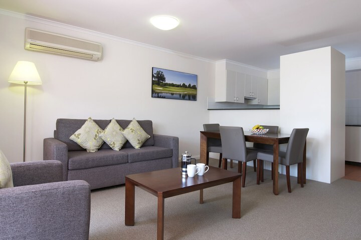 Room 4 of 9