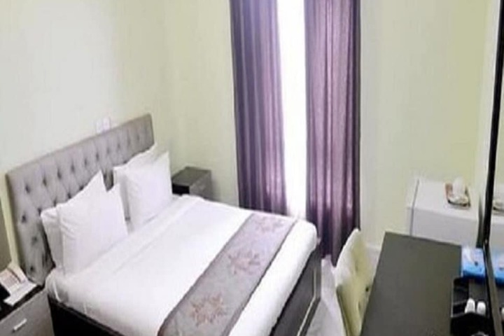 Room 7 of 15