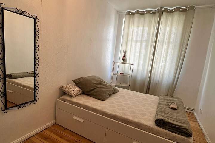 Room 6 of 15
