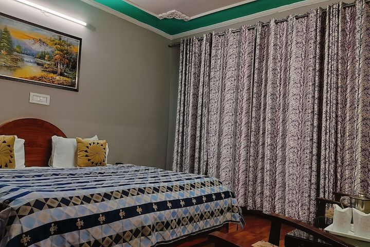 Room 4 of 33