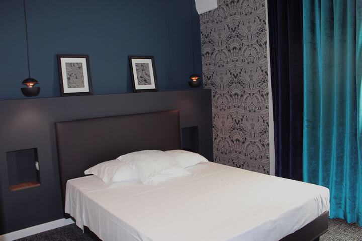 Room 4 of 11