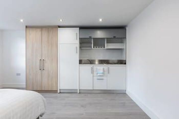 Room 5 of 8