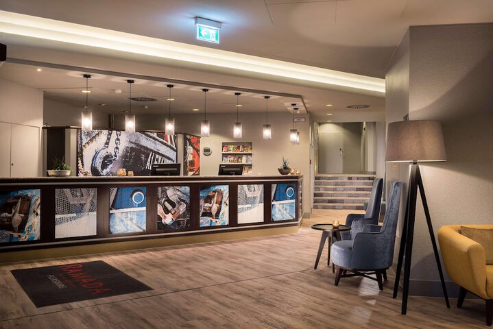 Entrance & Lobby