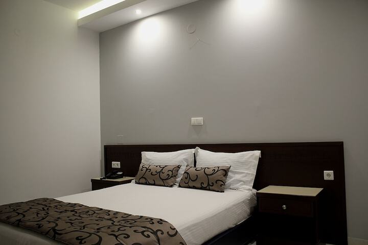 Room 13 of 37