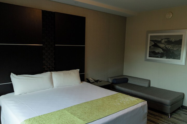 Room 7 of 120
