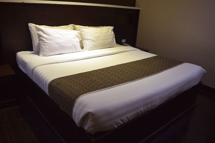Room 13 of 32