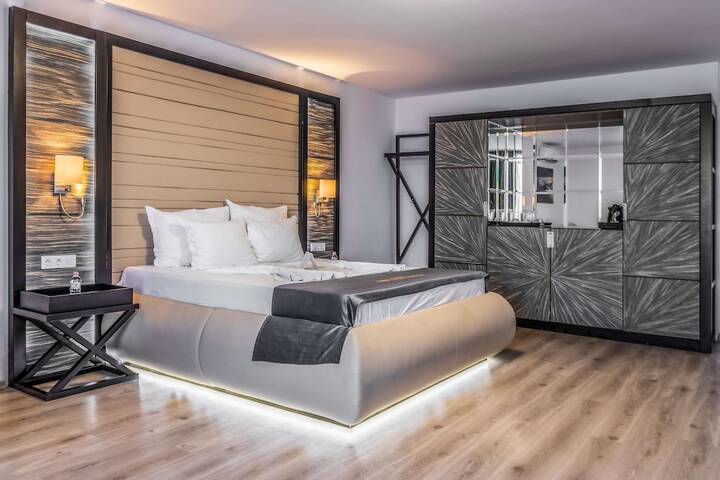 Room 35 of 318