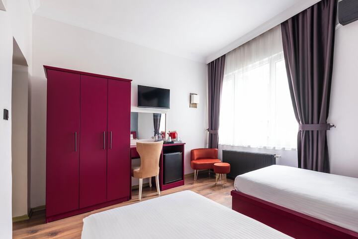 Room 28 of 71