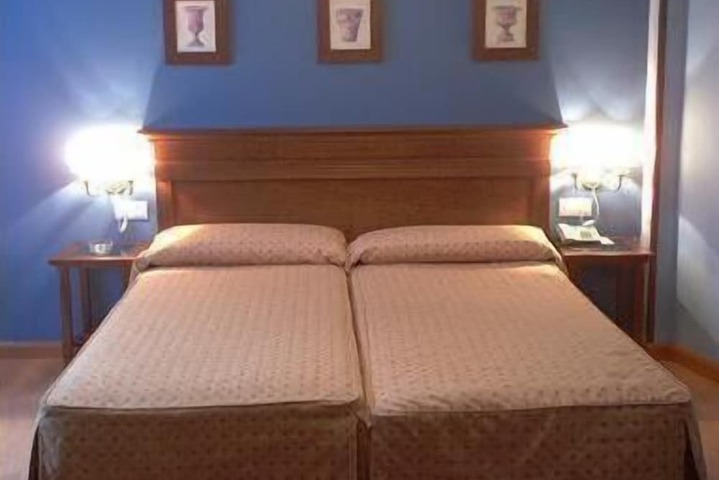 Room 9 of 25