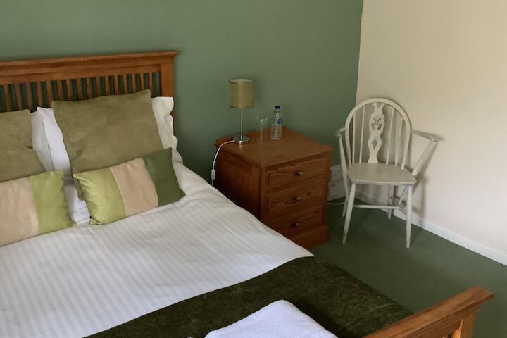 Room 17 of 38